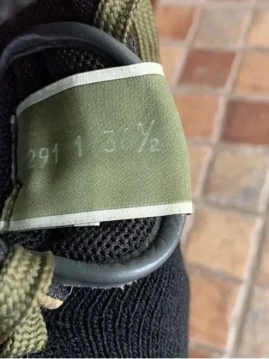 Authentic Valentino Garavani Low-Top Sneakers - Picture 12 of 12